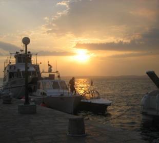 Sonnenuntergang im Hafen