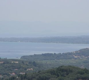 Aussicht von der Taverne in Chlomos