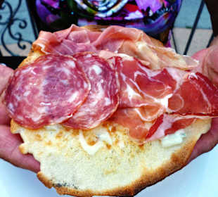 Panigacce Lokal in der Nähe