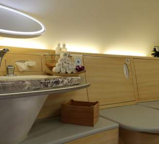 Emirates Airbus A 380-800, First Class Dusche/WC