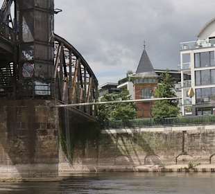 Blick von der Elbe zur Magdeburger Altstadt
