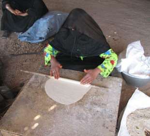 Es gibt Fladenbrot in der Wüste von Safaga