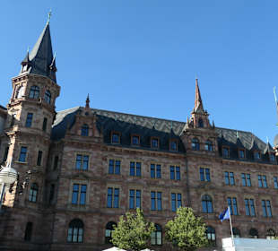 Blick zum Neuen Rathaus von Wiesbaden