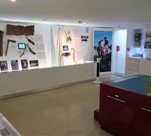 Blick auf die Exponate der Casa de l'Albera