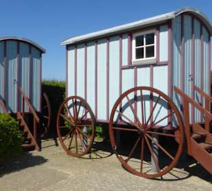 Bansin: Badekarren neben der Konzertmuschel