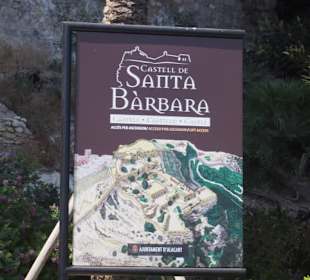 Am Eingang zum Aufzug