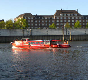 Barkasse der Maritimen Circle Line in Hamburg