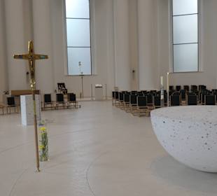 Bei der Hedwigs-Kathedrale am Bebelplatz