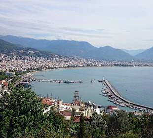 Ausblick von der Burg auf den Hafen