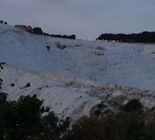 Снежная гора вечером