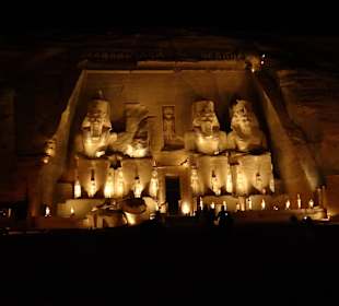 Abu Simbel bei Nacht