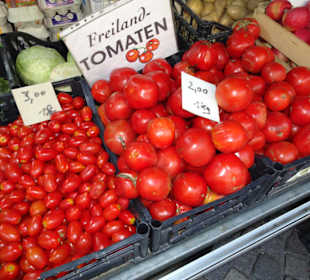 Rundgang über den Bauernmarkt auf dem Rathausplatz