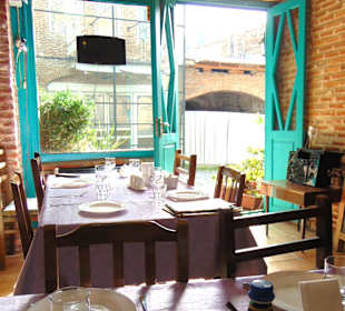 Golden Lion Restaurant in Sighnaghi