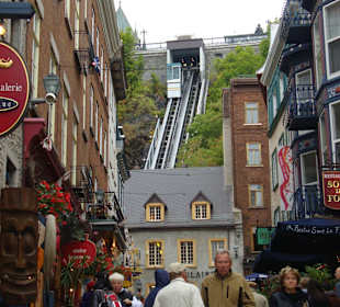 Rue Sous-le-Fort, with the Funiculaire