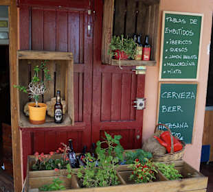 Kleine Bar an der Stadtmauer