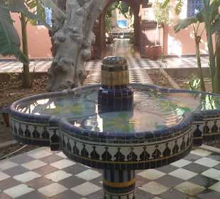 Brunnen im Gartenbereich