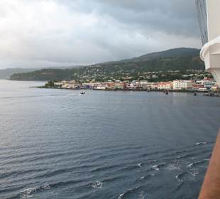 Blick auf Roseau / Dominica 12/13