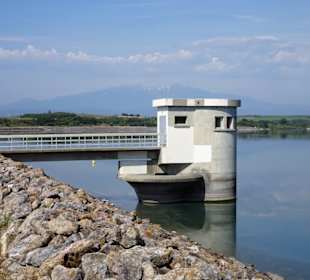 Wasserbauwerk am Lac de Villeneuve-de-la-Raho