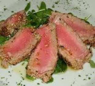 Tagliata di tonno al sesamo