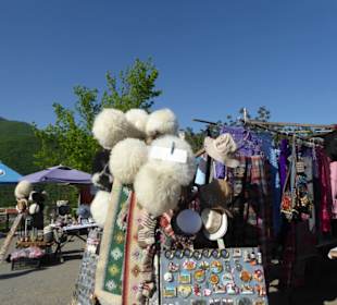 Festung Ananuri - Verkaufsstände