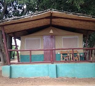 Unterkunft im Camp von außen