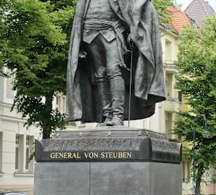 Das Steubendenkmal in Magdeburg, Harnackstraße