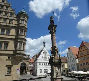 Am historischen Marktplatz von Rothenburg o.d.T.