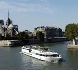 Surroundings of Le VIP Paris