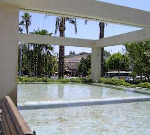 Marktplatz mit Wasserlandschaft