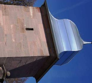 Schloßmauer mit Türmchen