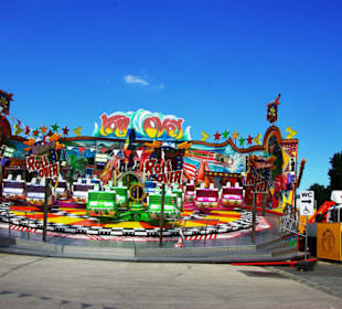 Rasantes Fahrgeschäft 