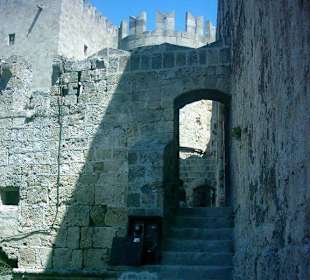 Stadtmauer in der Altstadt von Rhodos-Stadt