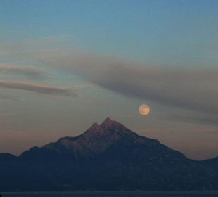 Berg Athos bei Vollmond