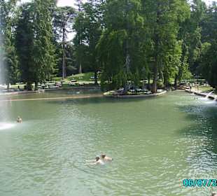 Lago termale con la fontana
