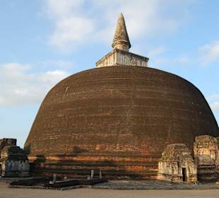 Anuradhapua polonnaruwa ruin city