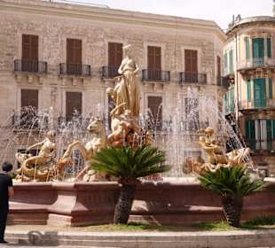 Der Brunnen am Archimede Platz