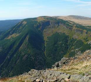 Widok ze szlaku na stronę czeską
