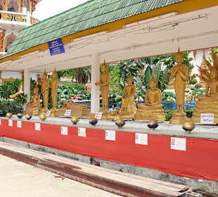 Tempelanlage in Karon mit Markt am Wochenende