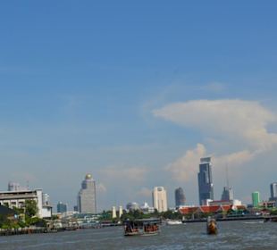 Fahrt auf dem Chao Phraya Fluss Bangkok