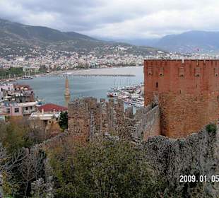 Blick auf Alanya 2 und Hafen