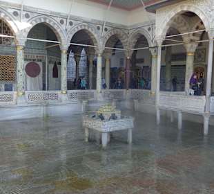 Teich vor dem Palast