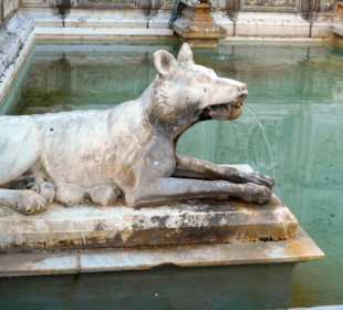 Brunnen "Fonte Gaia" 