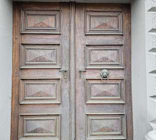 Verschlossene Hauptpforte