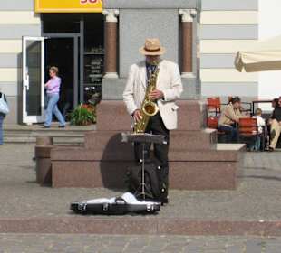 Musiker auf dem Platz vor dem Schwarzhäupterhaus