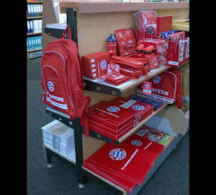 Auch Fanartikel von Bayern München gibt es