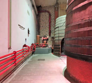 Rundgang durch die Kellerei