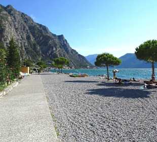 Am Strand von Limone