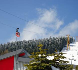 Winterlicher Fichtelberg mit Schwebebahn