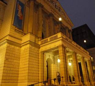 Staatsoper bei Nacht