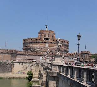 Widok na zamek z zewnątrz